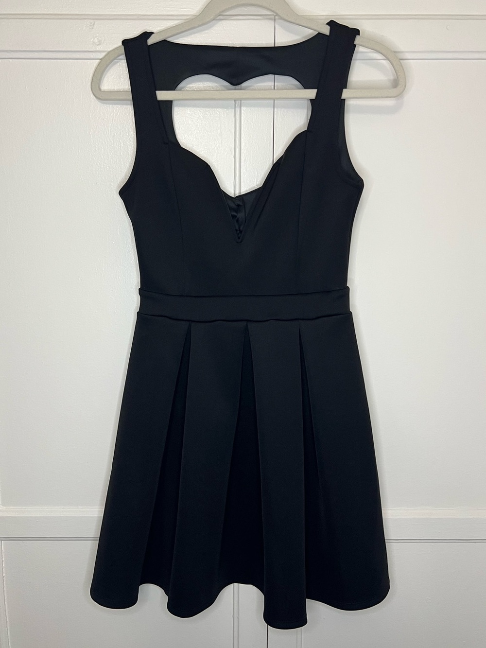 Charlotte Russe Women’s Black Heart Cutout Pleated Mini Dress | M
